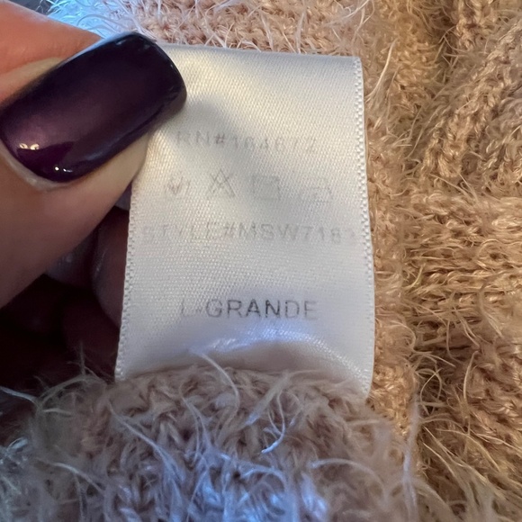 &merci Women's Rose soft and fuzzy chunky sweater, knot twist, Size Large - Picture 7 of 10